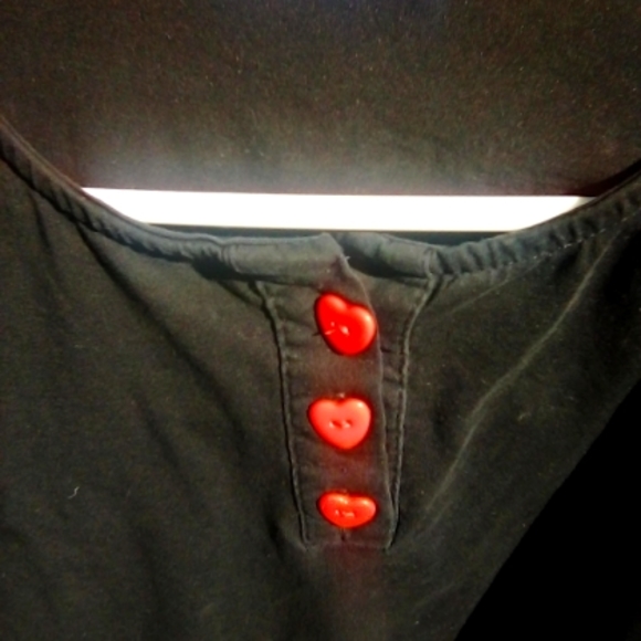 🍒 Cherry AKA black Top  With ❤️ Buttons . - Picture 3 of 3